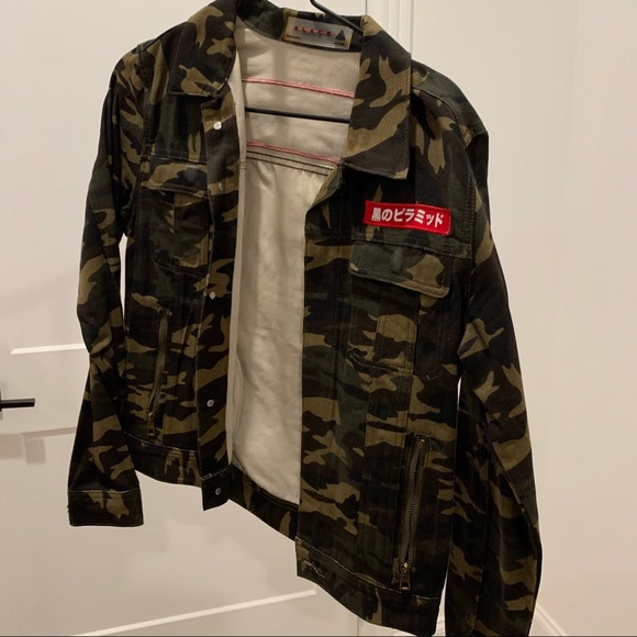 black pyramid camo jacket